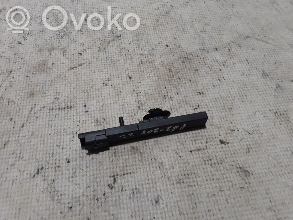 Peugeot 208 II Amplificatore antenna 