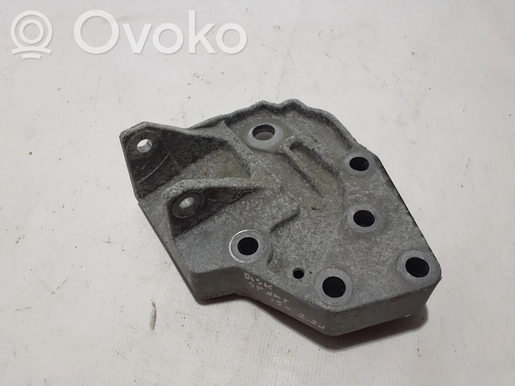Land Rover Discovery Sport Engine mounting bracket 