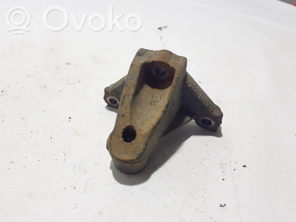 Nissan Primastar Engine mounting bracket 