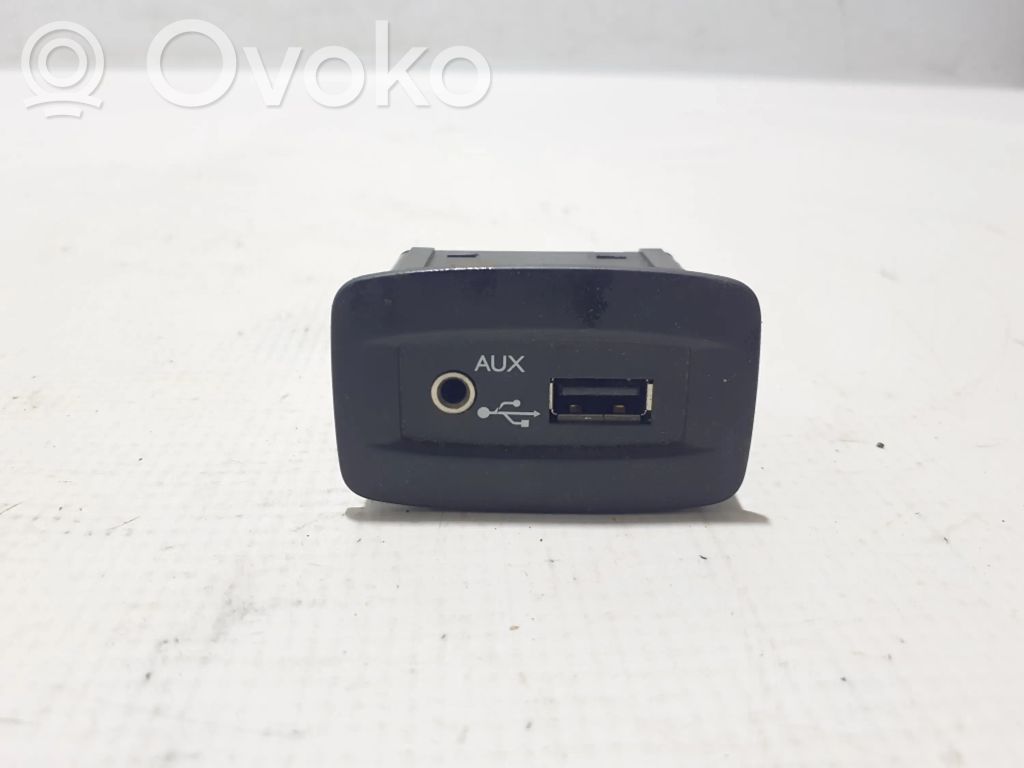 Nissan Primastar Gniazdo / Złącze USB 