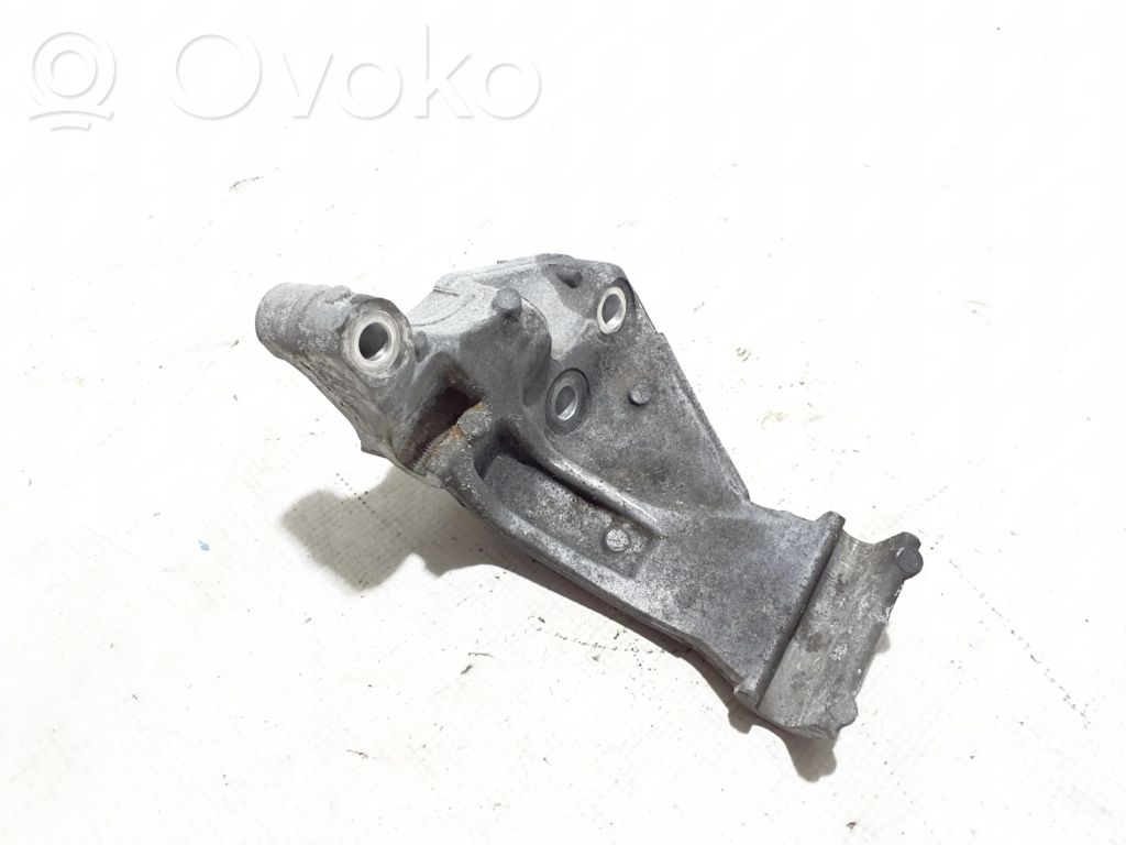 Mazda CX-3 Generator/alternator bracket 