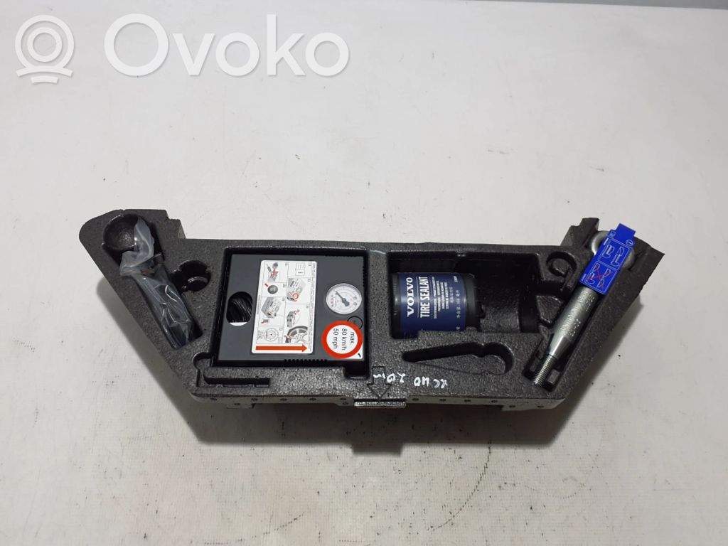 Volvo XC40 Tool set 