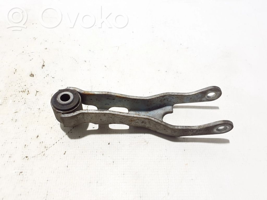 Volvo C30 Engine mount bracket 