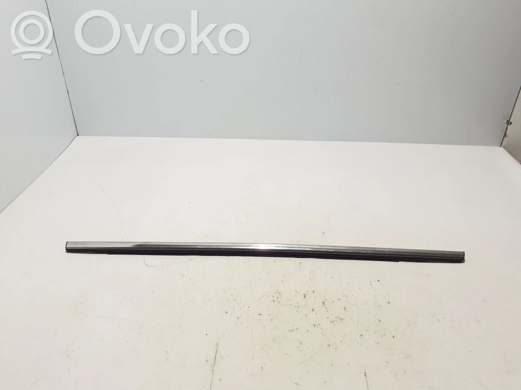 Listwa drzwi tylnych   5223222