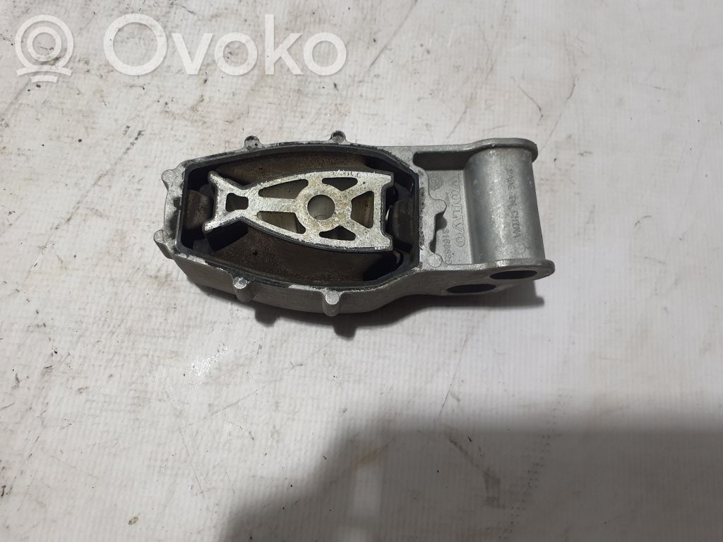 Volvo C40 Engine mounting bracket 