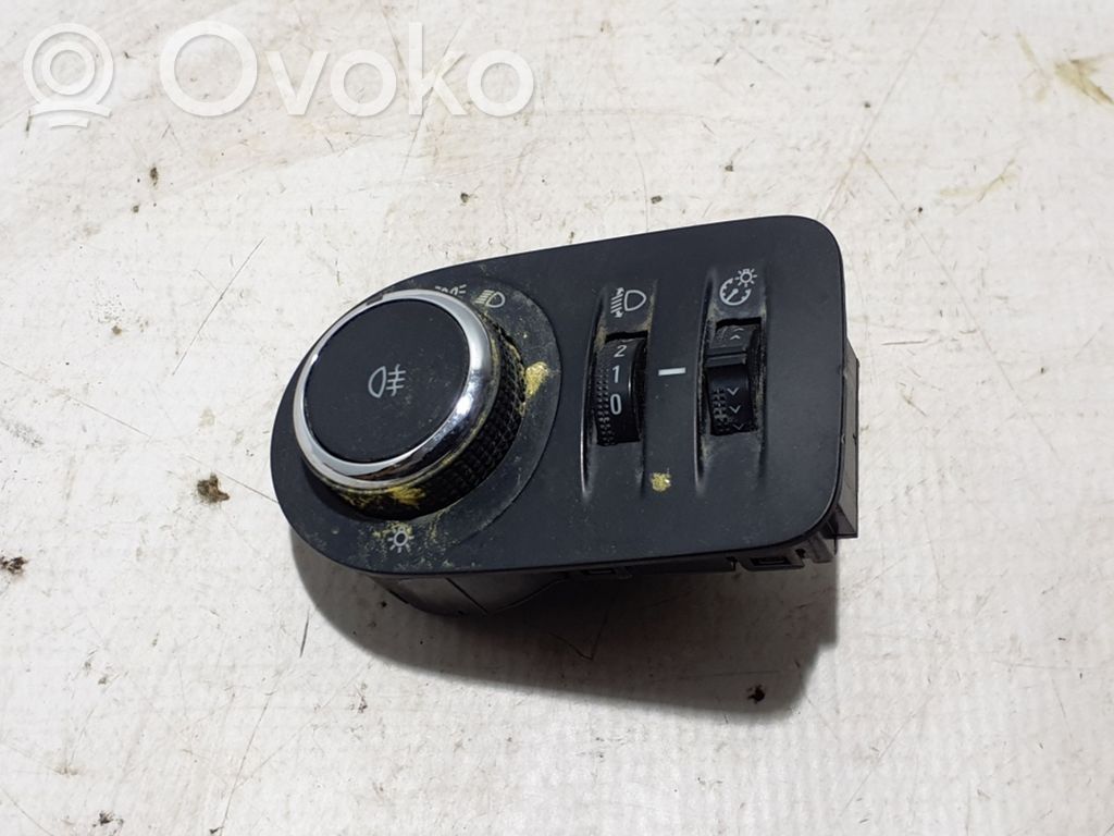 Opel Combo E Šviesų jungtukas 