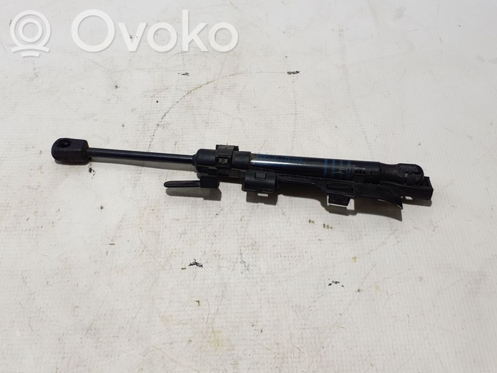 BMW 5 G30 G31 G38 Konepellin kaasujousi