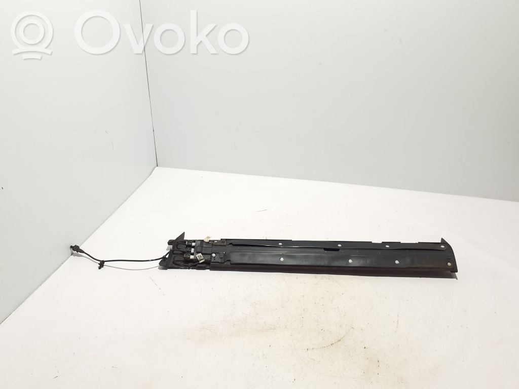 Chrysler Pacifica Sliding door trim 