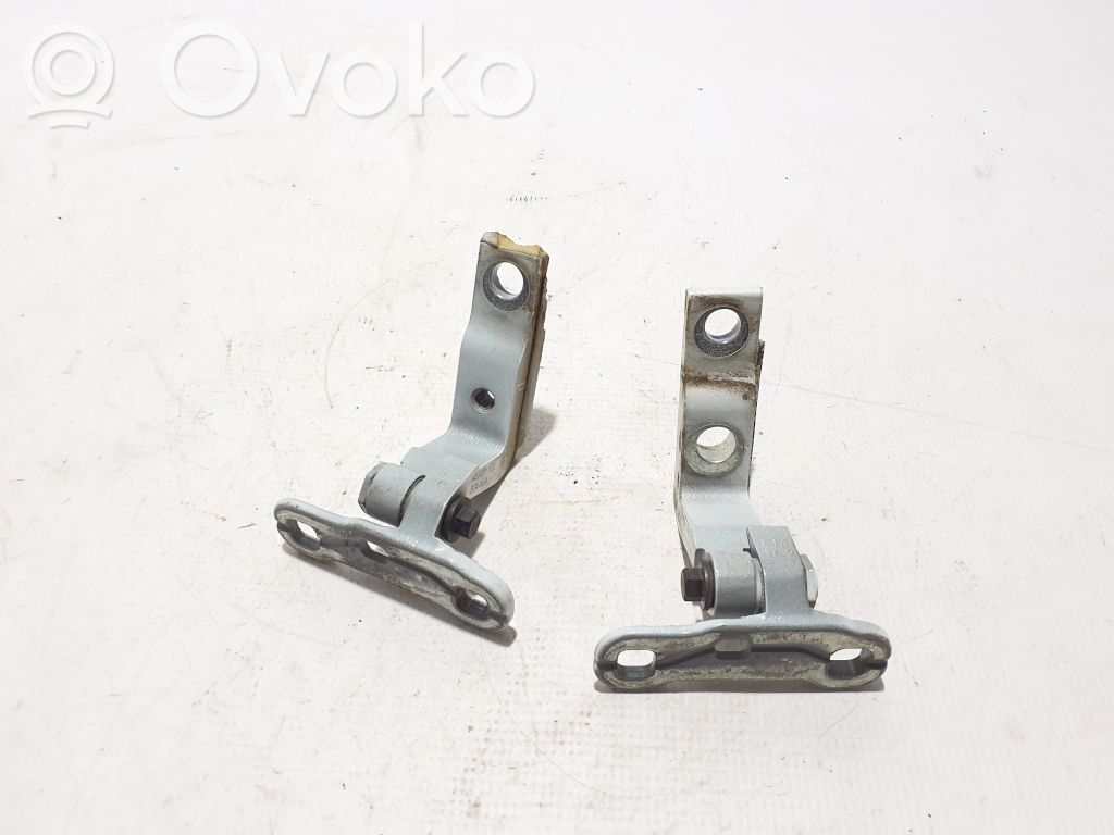 Volvo XC40 Front door upper hinge 