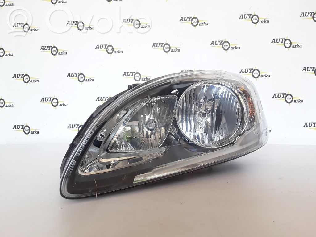 Volvo V60 Lampa przednia 