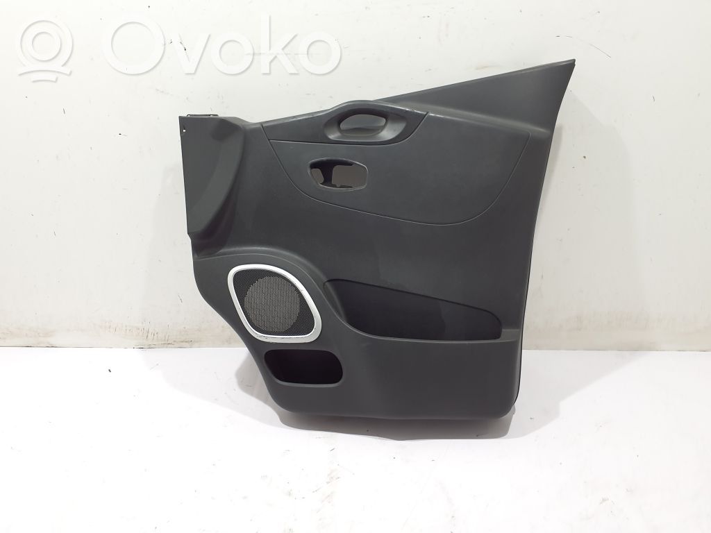 Opel Vivaro Boczki / Poszycie drzwi przednich 