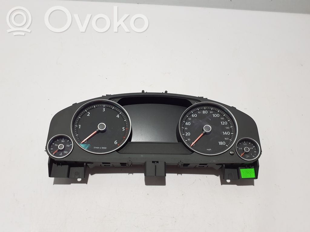 Volkswagen Touareg II Licznik / Prędkościomierz 