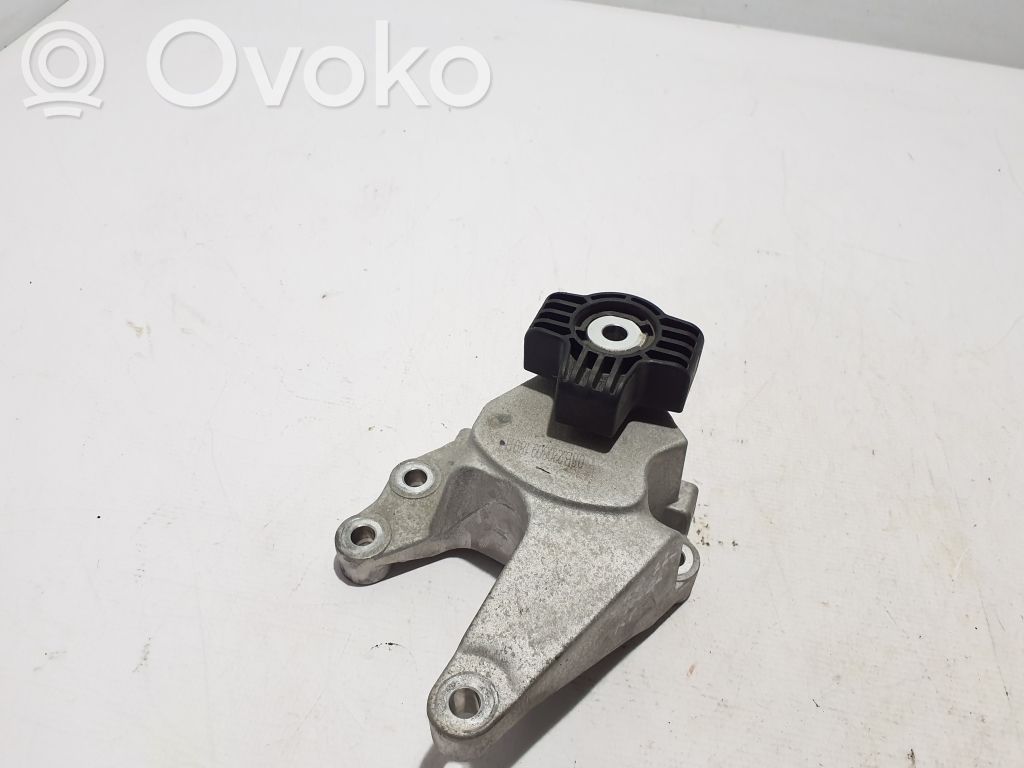 Volvo C40 Engine mount bracket 