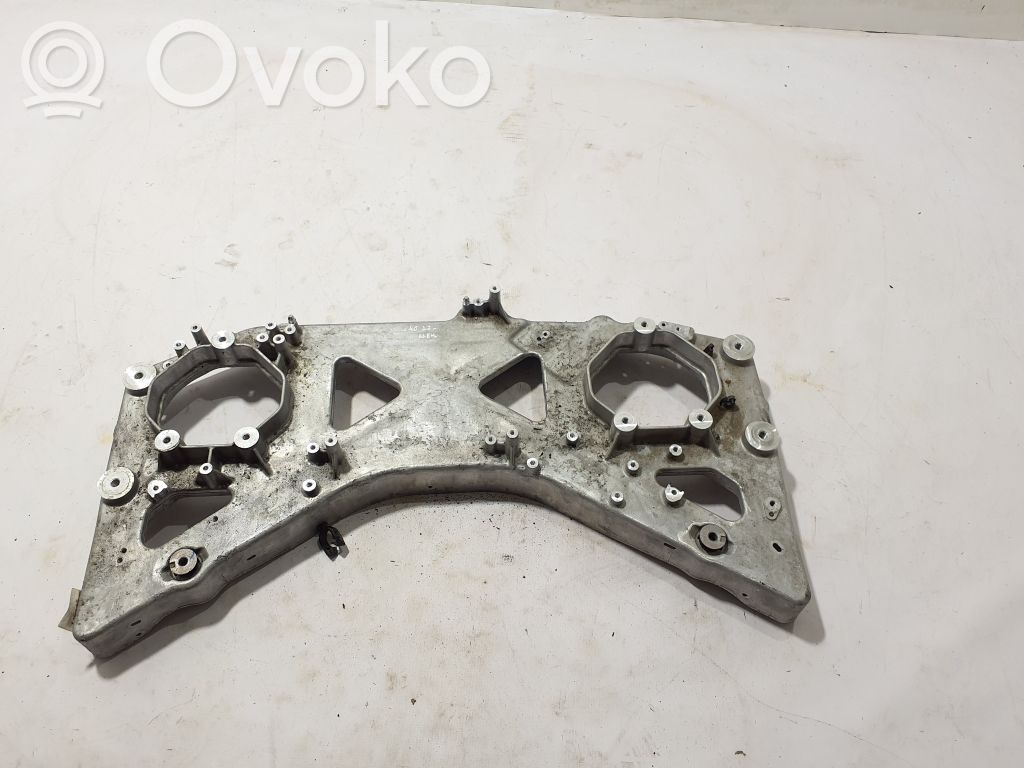 Volvo C40 Engine mounting bracket 