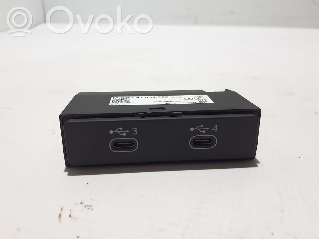 Audi Q8 USB socket connector 