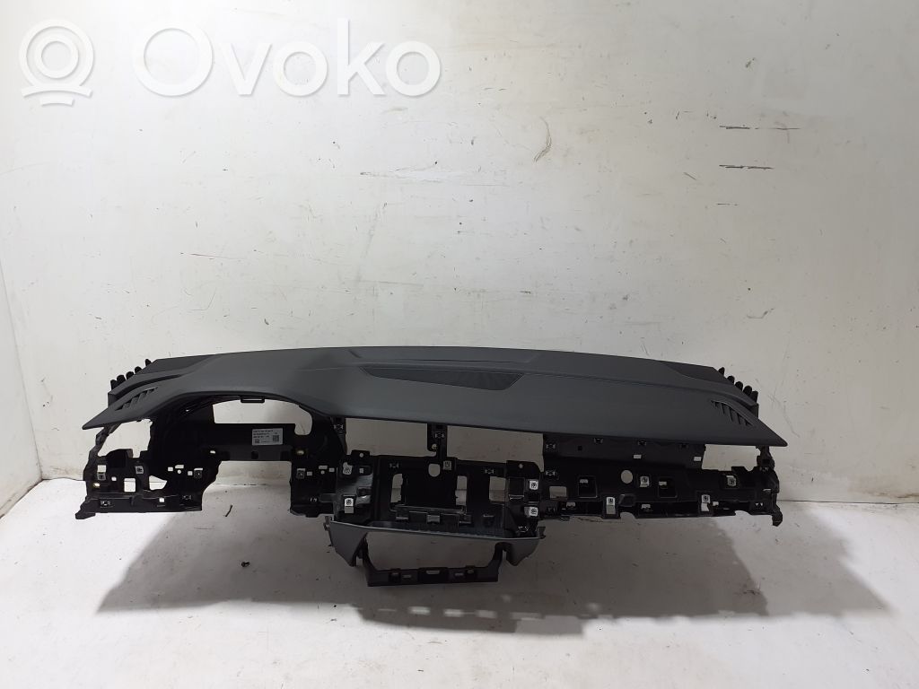 Audi Q8 Panelė 