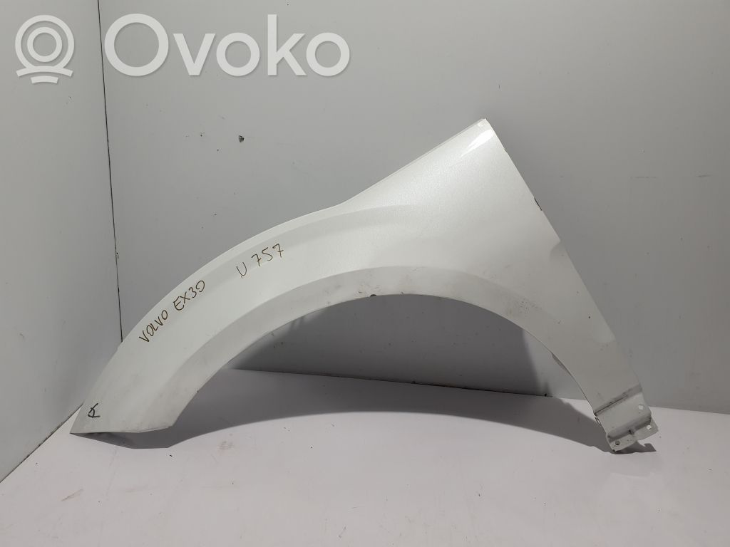 Volvo EX30 Spārns 