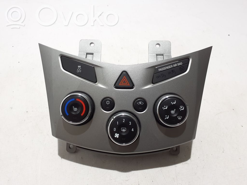 Chevrolet Tracker Air conditioner control unit module 