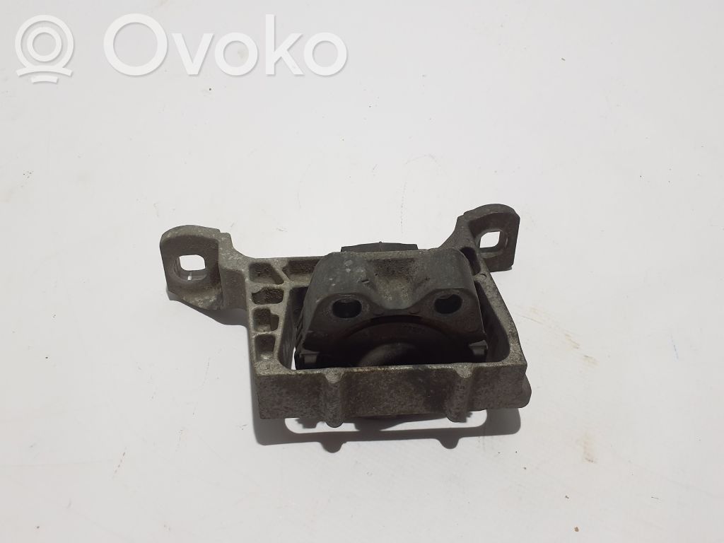 Volvo V40 Engine mount bracket 