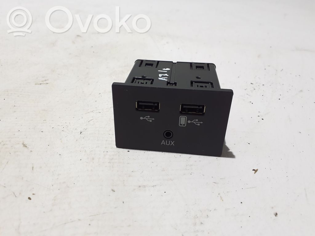 Audi A7 S7 4G Gniazdo / Złącze USB 