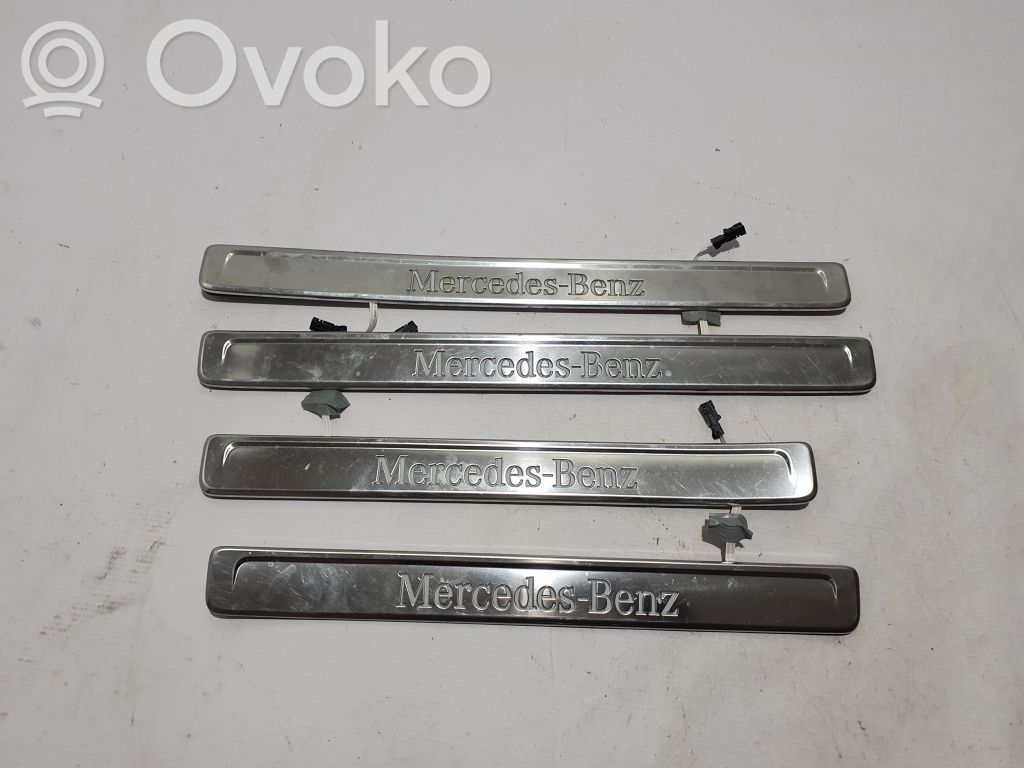 Mercedes-Benz S W223 Copertura del rivestimento del sottoporta anteriore 