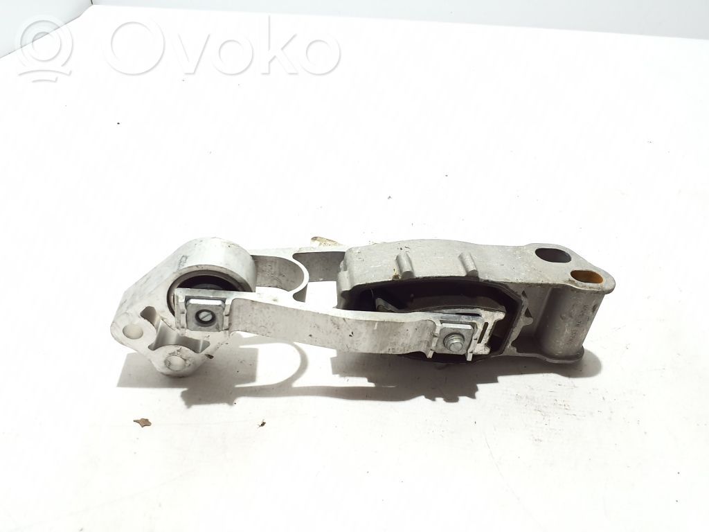 Volvo XC40 Engine mounting bracket 