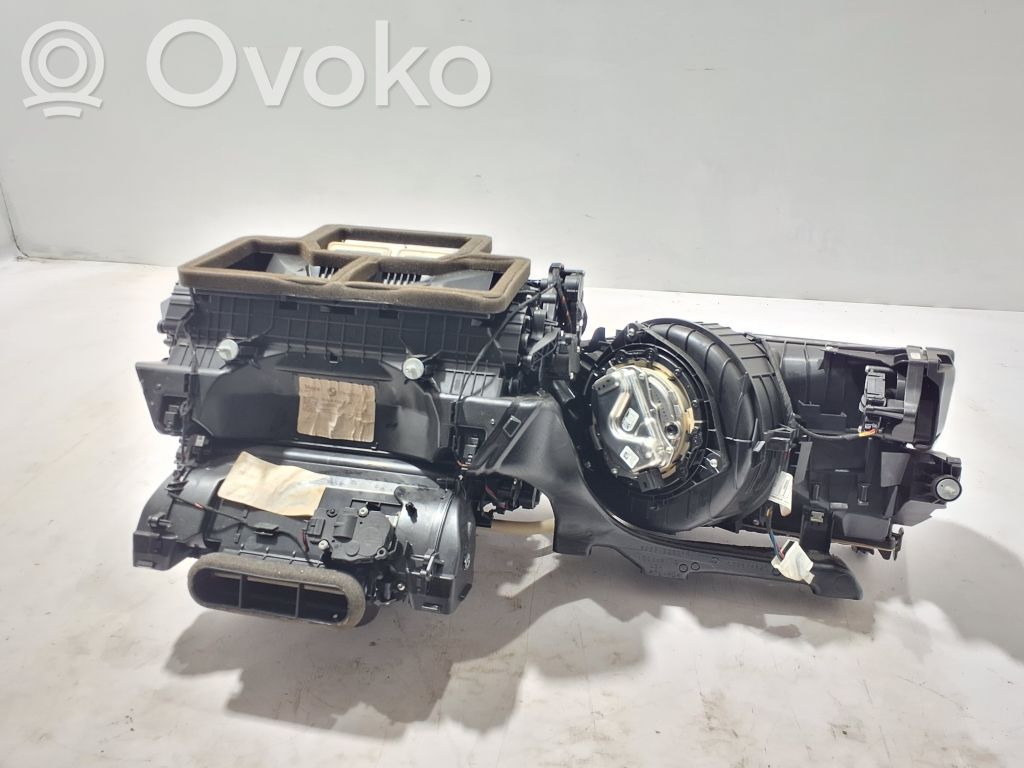 BMW X4M F98 Montaje de la caja de climatización interior 