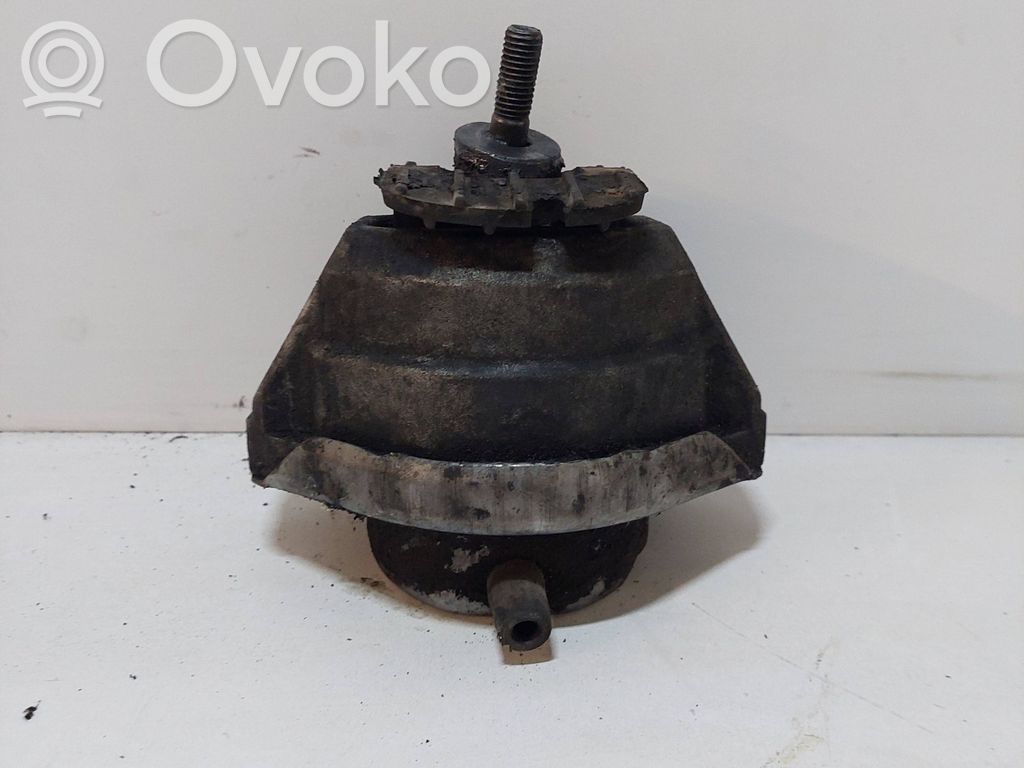 Engine mount bracket
