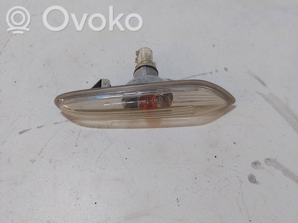 BMW 3 E46 Front fender indicator light 