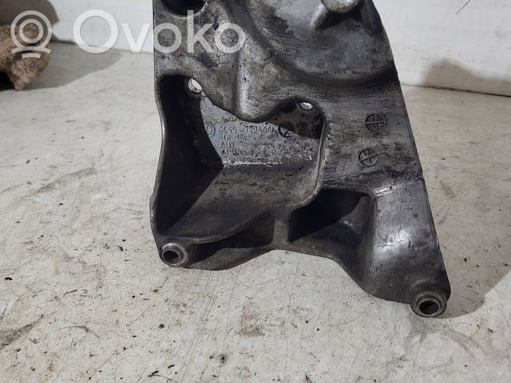 BMW X3 E83 Engine mounting bracket 