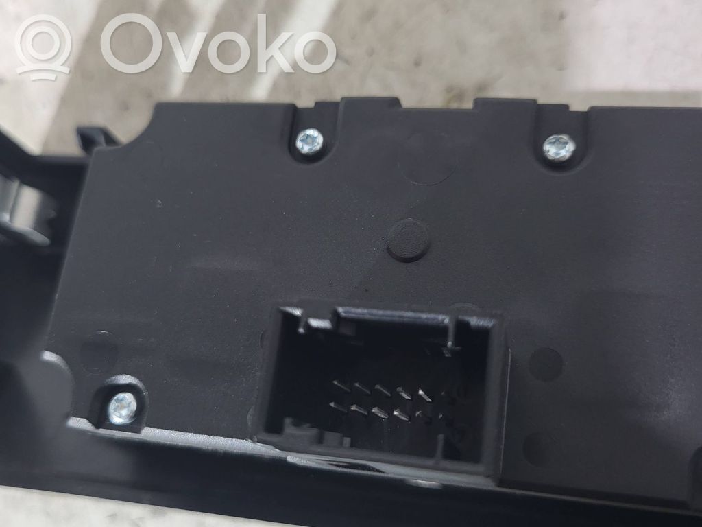 Light switch   6988553,33295401,025112