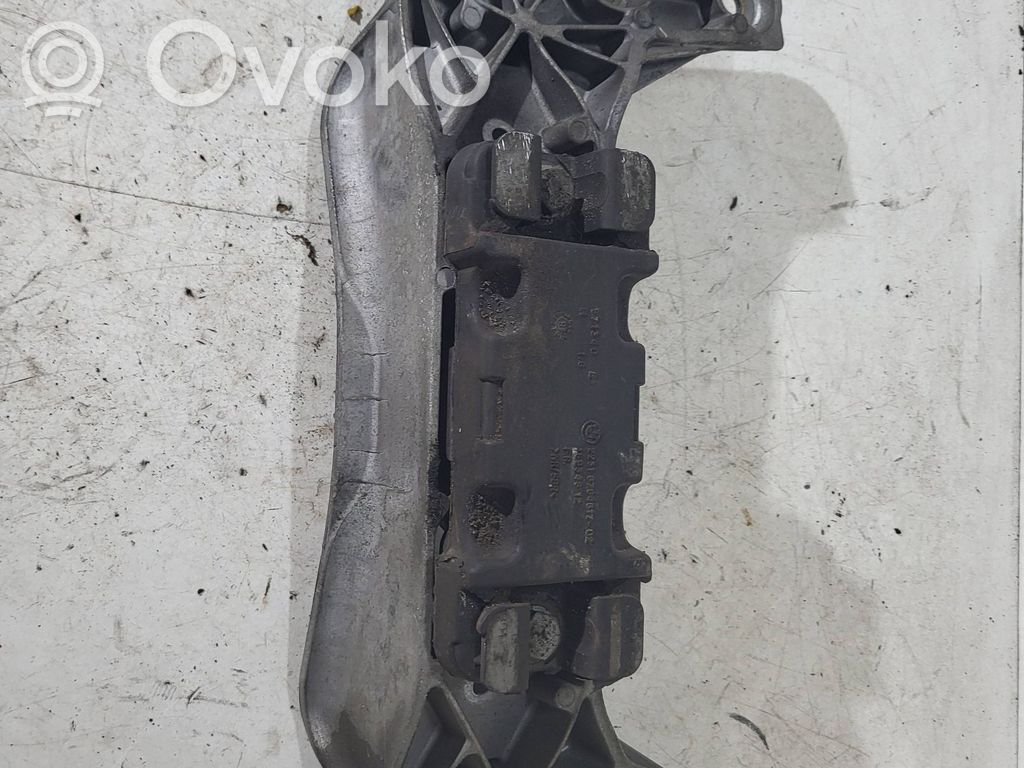 BMW 5 E60 E61 Gearbox mounting bracket 