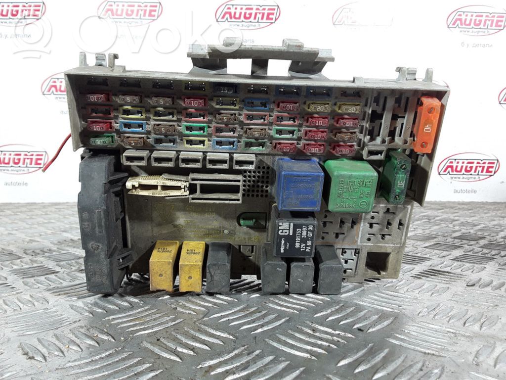 Opel Zafira A Fuse module 