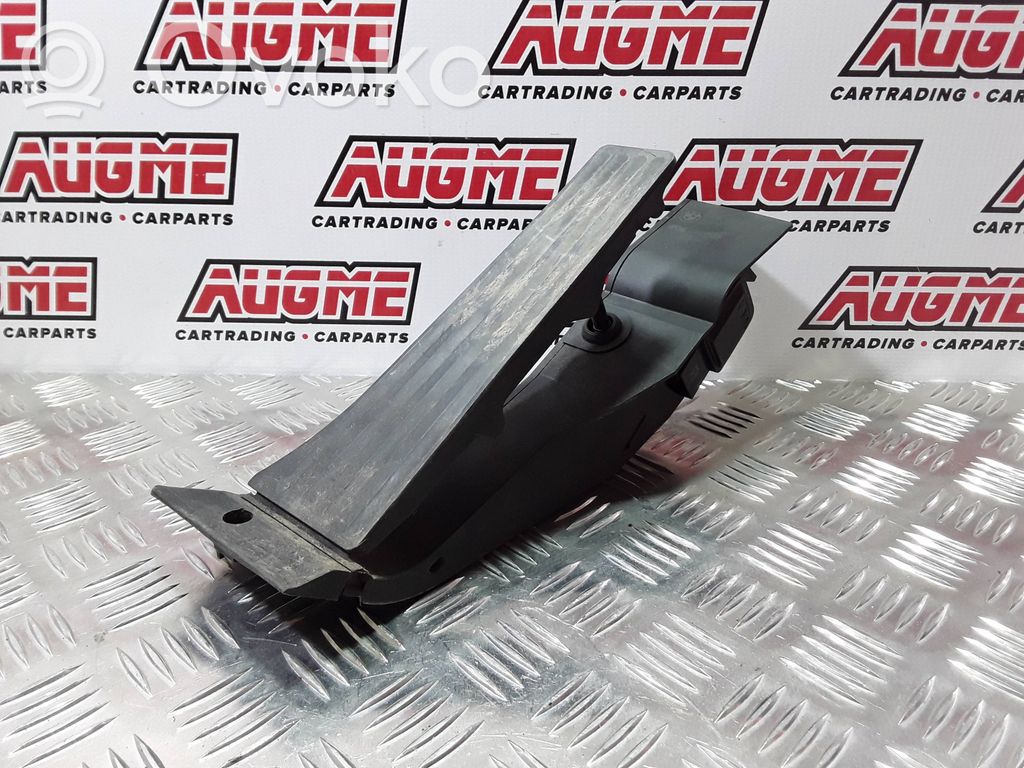 Akceleratoriaus pedalas   6766930