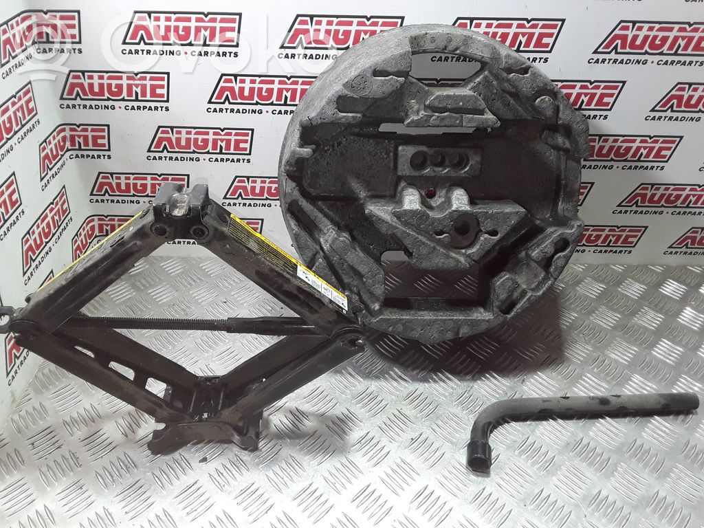 Opel Astra H Tool set 