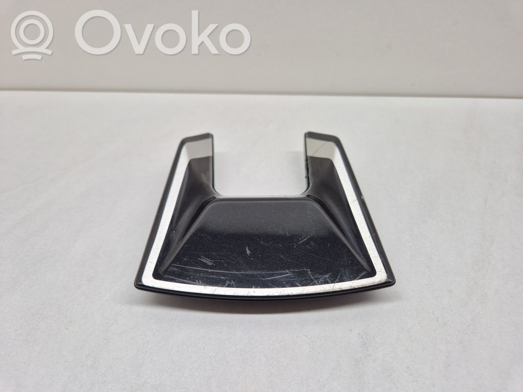 BMW 3 G20 G21 Ohjauspyörän mutterin suojakansi 