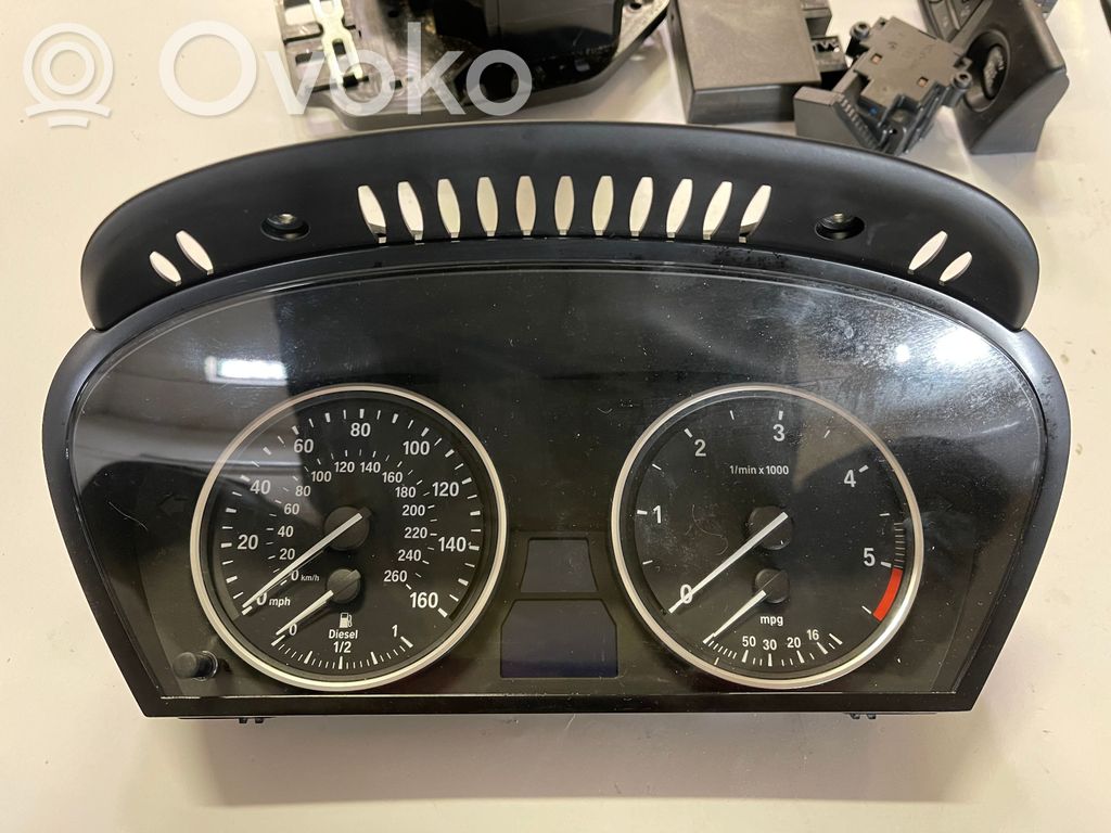 Speedometer (instrument cluster)   62119177262