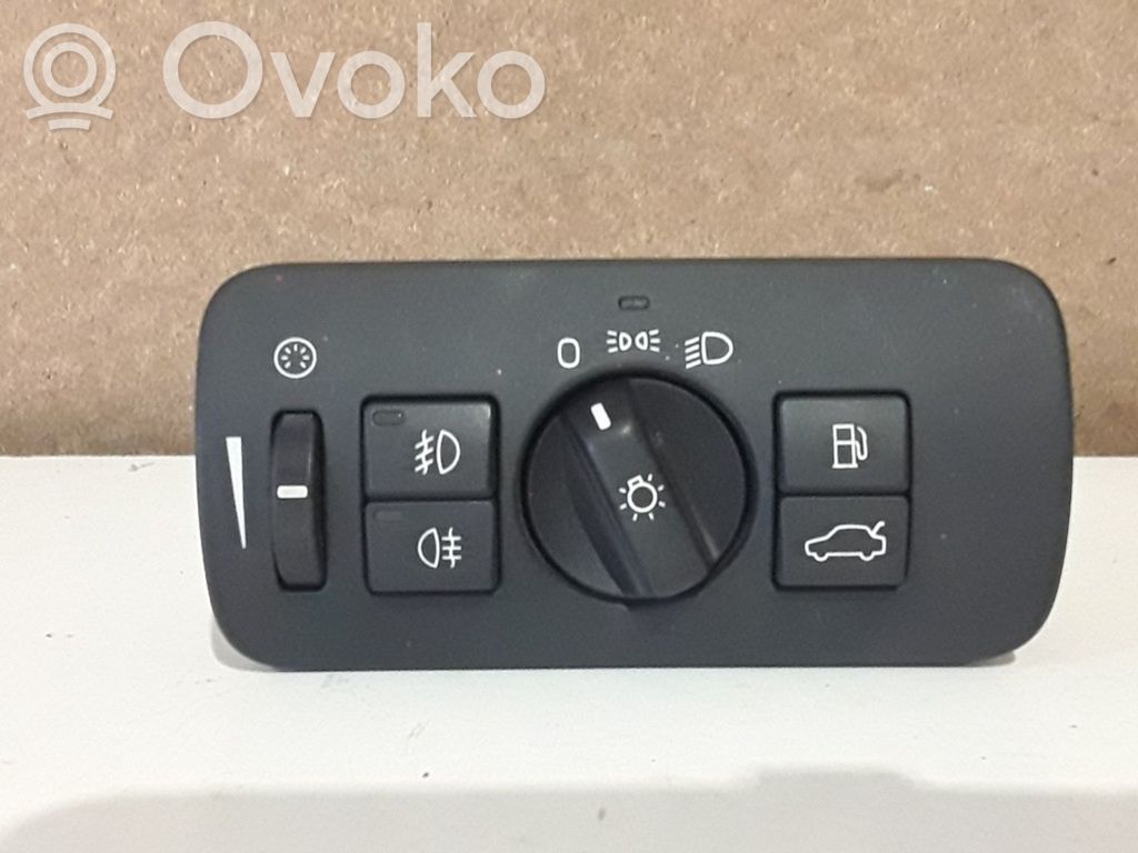 Light switch   30739414
