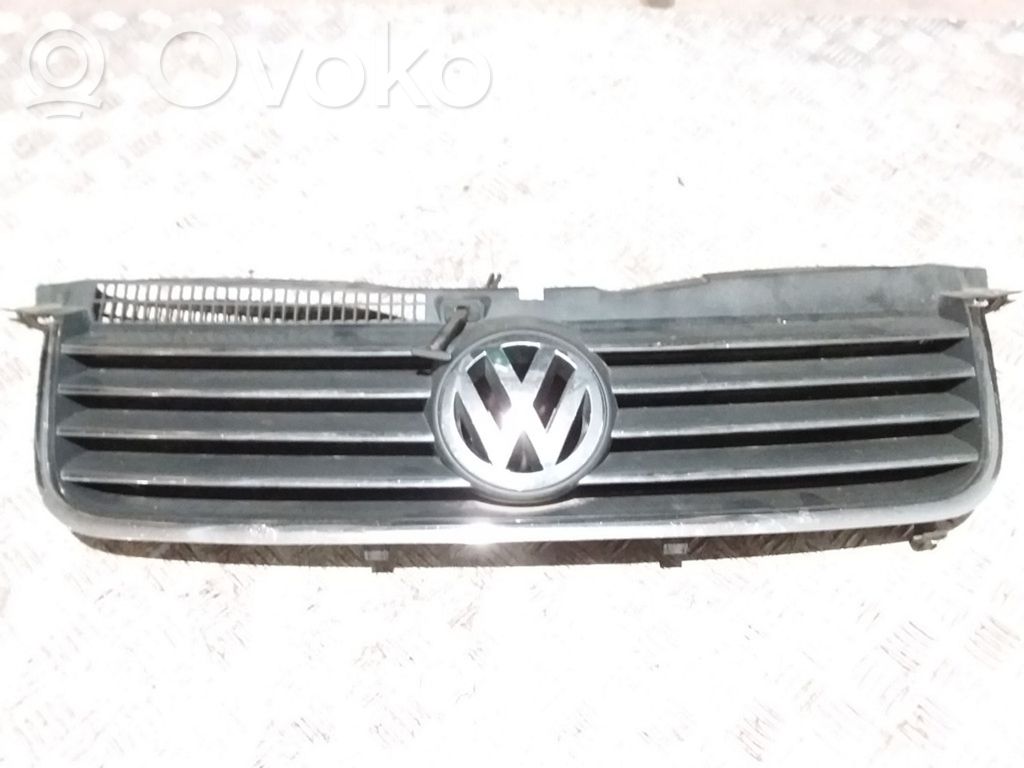 Volkswagen PASSAT B5.5 Maskownica / Grill / Atrapa górna chłodnicy 