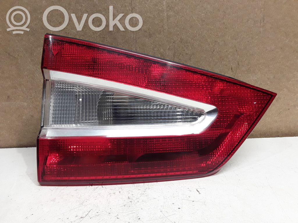 Ford Galaxy Aizmugurējais lukturis pārsegā 