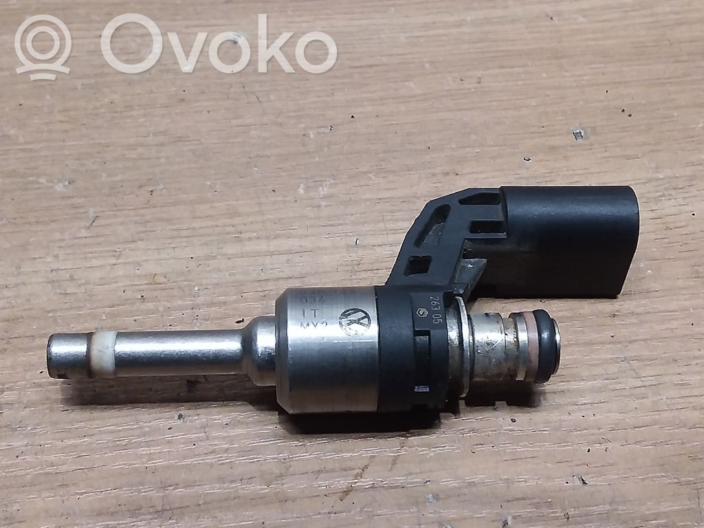 Volkswagen PASSAT B6 Fuel injector 