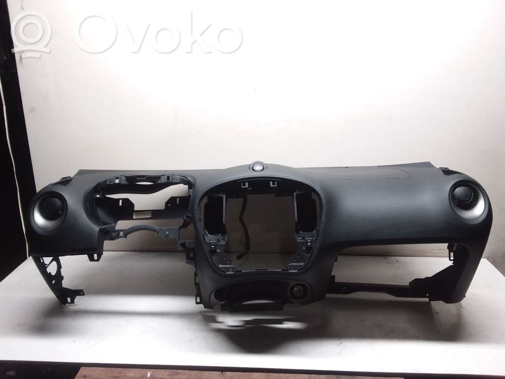 Nissan Juke I F15 Deska rozdzielcza 