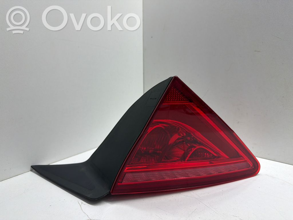 Lampy tylnej klapy bagażnika   4G8945094A,597504