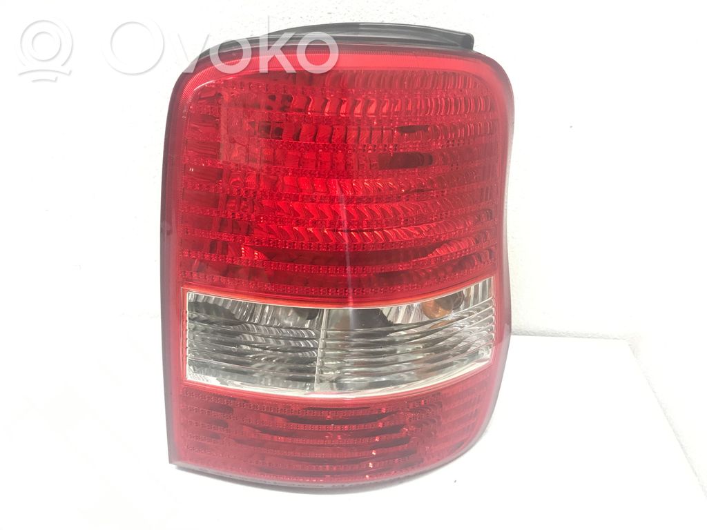 KIA Carnival Задний фонарь в кузове 