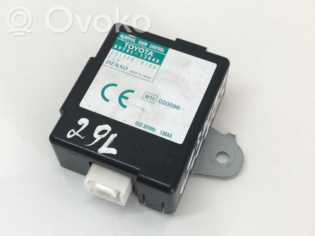 Toyota Corolla Verso E121 Door central lock control unit/module 