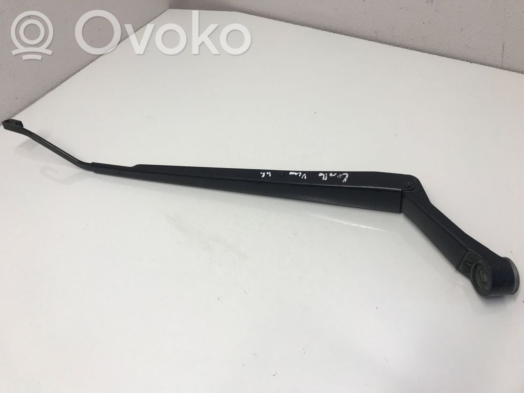 Toyota Corolla Verso E121 Priekinio stiklo valytuvų kojelė 