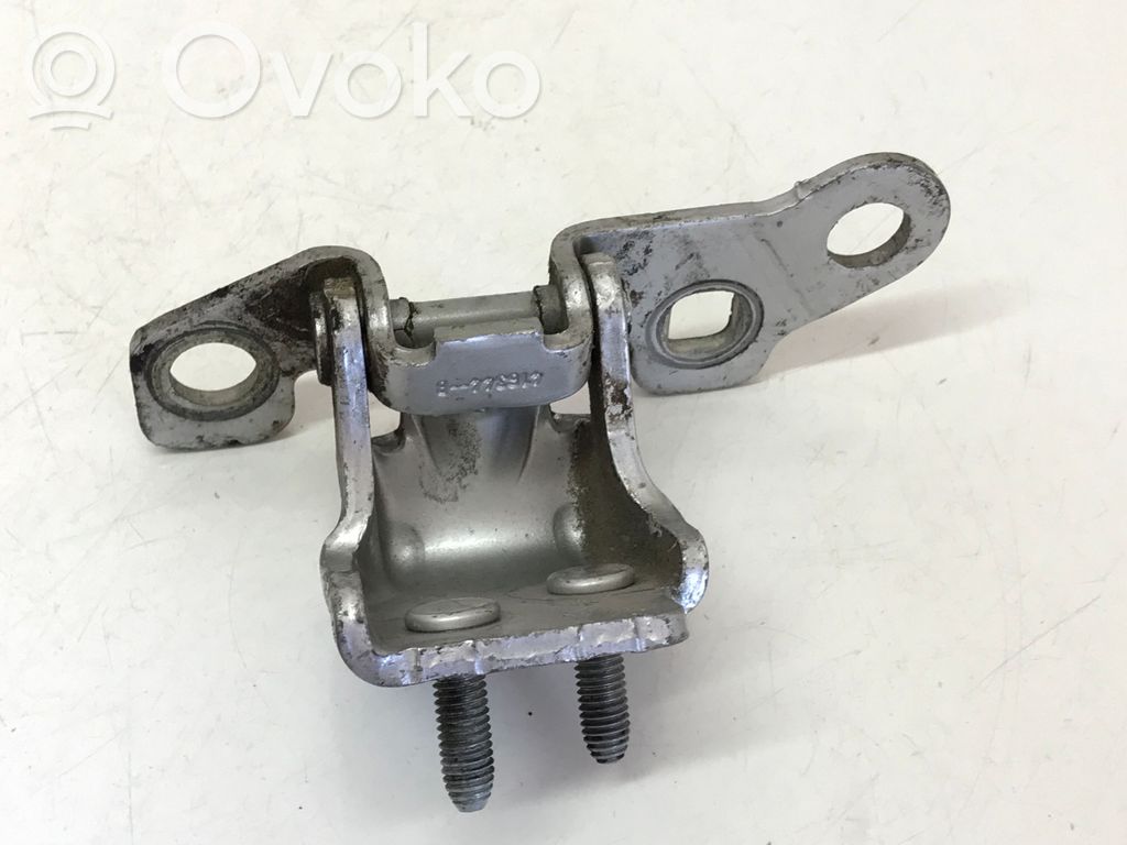 Renault Clio III Rear door upper hinge 