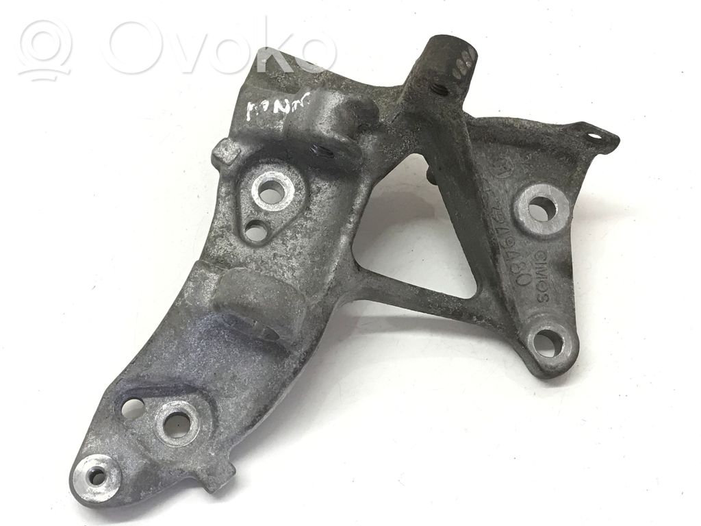 Ford Mondeo MK IV Engine mounting bracket 