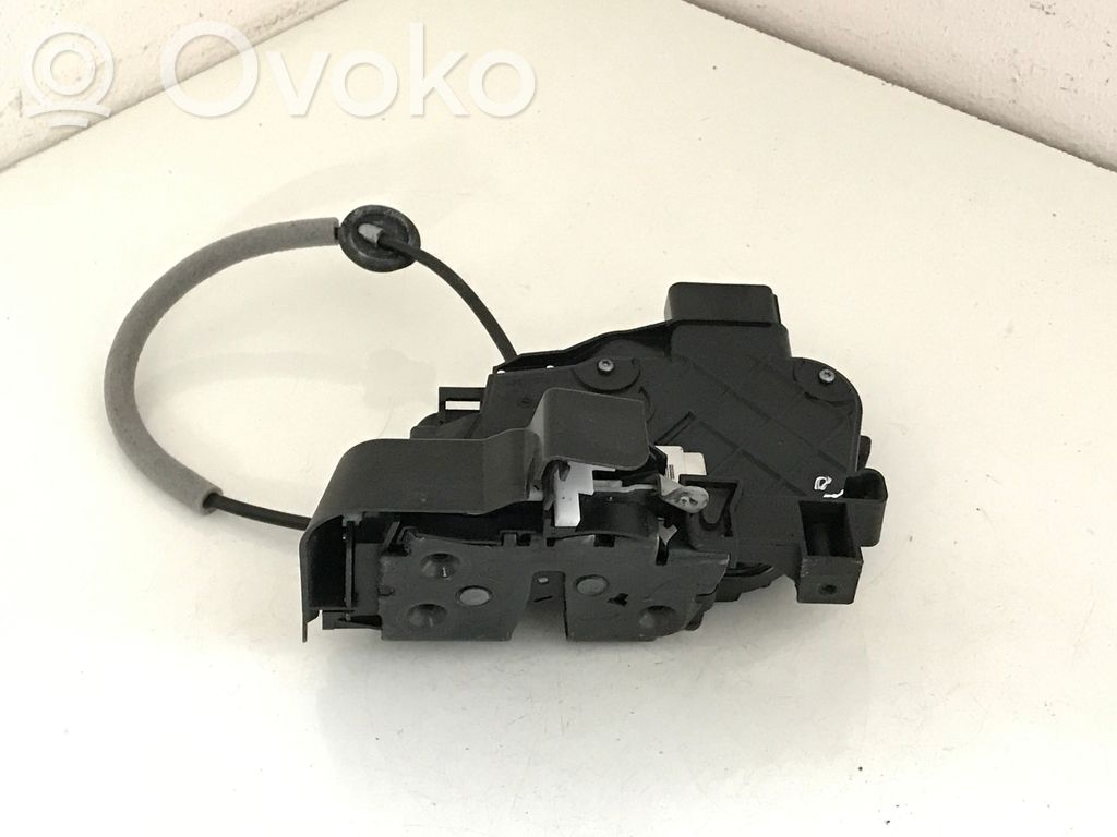 Volvo V70 Priekšpusē slēdzene 