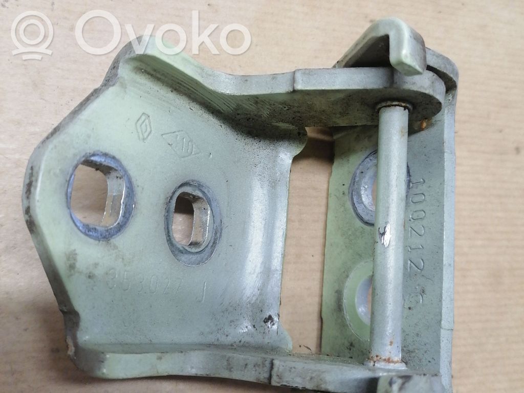 Renault Twingo II Front door lower hinge 